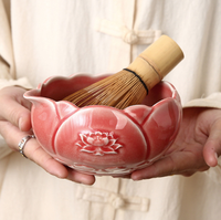 Bol à matcha sculpté à la main avec motif de lotus, bec verseur, Chawan traditionnel japonais, Chasen en bambou