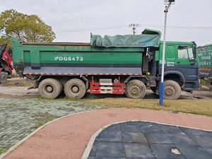 Camion benne d'occasion Sinotruk HOWO 6X4/8X4/10/12 roues, 336/371/375/420 CV, 50 tonnes, camion-benne basculant HOWO - Product Image 2