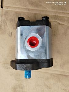 <b>Crane</b> and engineering equipment parts 0510001020 gear pump - Product Image 4