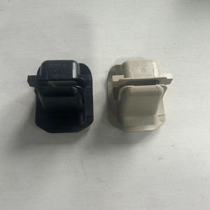 ฝาครอบคลิป ISOFIX สำหรับเบาะนั่งเด็ก สีดำเบจ วัสดุ ABS รุ่น 17692301008 - Product Image 2