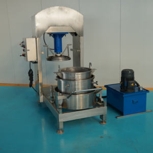 Machine de déshydratation hydraulique industrielle pour cornichons - Presse-légumes automatique à décharge supérieure pour la transformation du choucroute - Product Image 2