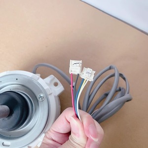 Moteur extérieur de climatiseur central Hitachi H7B00917C-1 DC Brushless SIC-81FW-D8138-4AF avec câble de 2m - Product Image 2