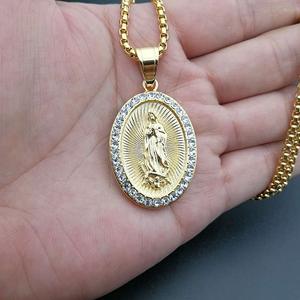 Collar de camafeo de Hip Hop de acero de titanio Virgen María Cubic Zircon Crystal CZ Stone Blessed Saint Hail Virgin Mary Collares colgantes - Product Image 3