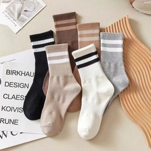 Vente en gros de <span class=keywords><strong>chaussettes</strong></span> rayées confortables en coton doux pour femmes - Product Image 1