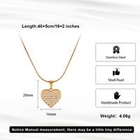 Collier pendentif cœur STPN01 en acier inoxydable plaqué or 18 carats avec breloque cœur en perle de coquillage pour femme