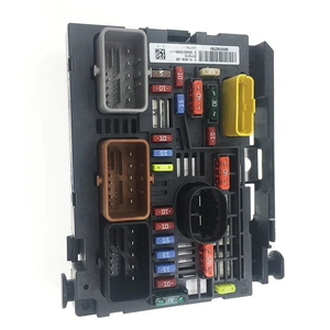 Caja de Fusibles 9807028780, Carcasa de Fusibles para Sistema Eléctrico de Automóvil, Portafusibles de Repuesto Duradero, Compatible con Citroën y Peugeot - Product Image 2