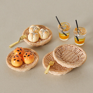Modèle de pâtisserie simulé pour <span class=keywords><strong>maison</strong></span> de poupée miniature, ornement de <span class=keywords><strong>pain</strong></span> et de jus, panier de décoration de scène DIY avec fourchettes, accessoires miniatures - Product Image 4