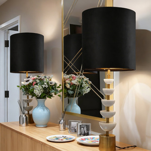 Abat-jour cylindrique en tissu avec intérieur doré, installation facile, accessoire de lampe de luxe contemporain pour table, sol, mur, plafond - Product Image 3