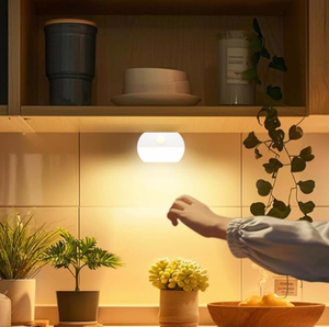 Luce Notturna LED Intelligente Moderna <span class=keywords><strong>a</strong></span> Luce Calda con Sensore di <span class=keywords><strong>Movimento</strong></span> e Funzionamento <span class=keywords><strong>a</strong></span> Batteria per Uso Domestico in Corridoi e Camere da Letto - Product Image 4