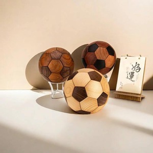 Ensemble d'artisanat en hêtre artisanat en <span class=keywords><strong>bois</strong></span> fait à la main pour cadeau Table de bureau <span class=keywords><strong>Puzzle</strong></span> de football <span class=keywords><strong>3D</strong></span> Souvenirs de football boîtes en <span class=keywords><strong>bois</strong></span> et panneaux muraux - Product Image 5