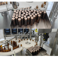 Machine de remplissage et de bouchage rotative à 4 têtes pour bouteilles de sirop