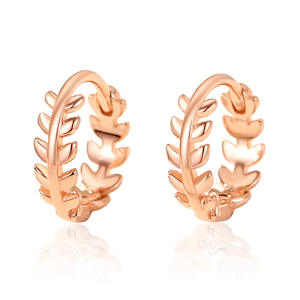 Boucles d'oreilles Huggie en or rose E4073, motif végétal, alliage de zinc, bijoux classiques pour femmes - Product Image 4