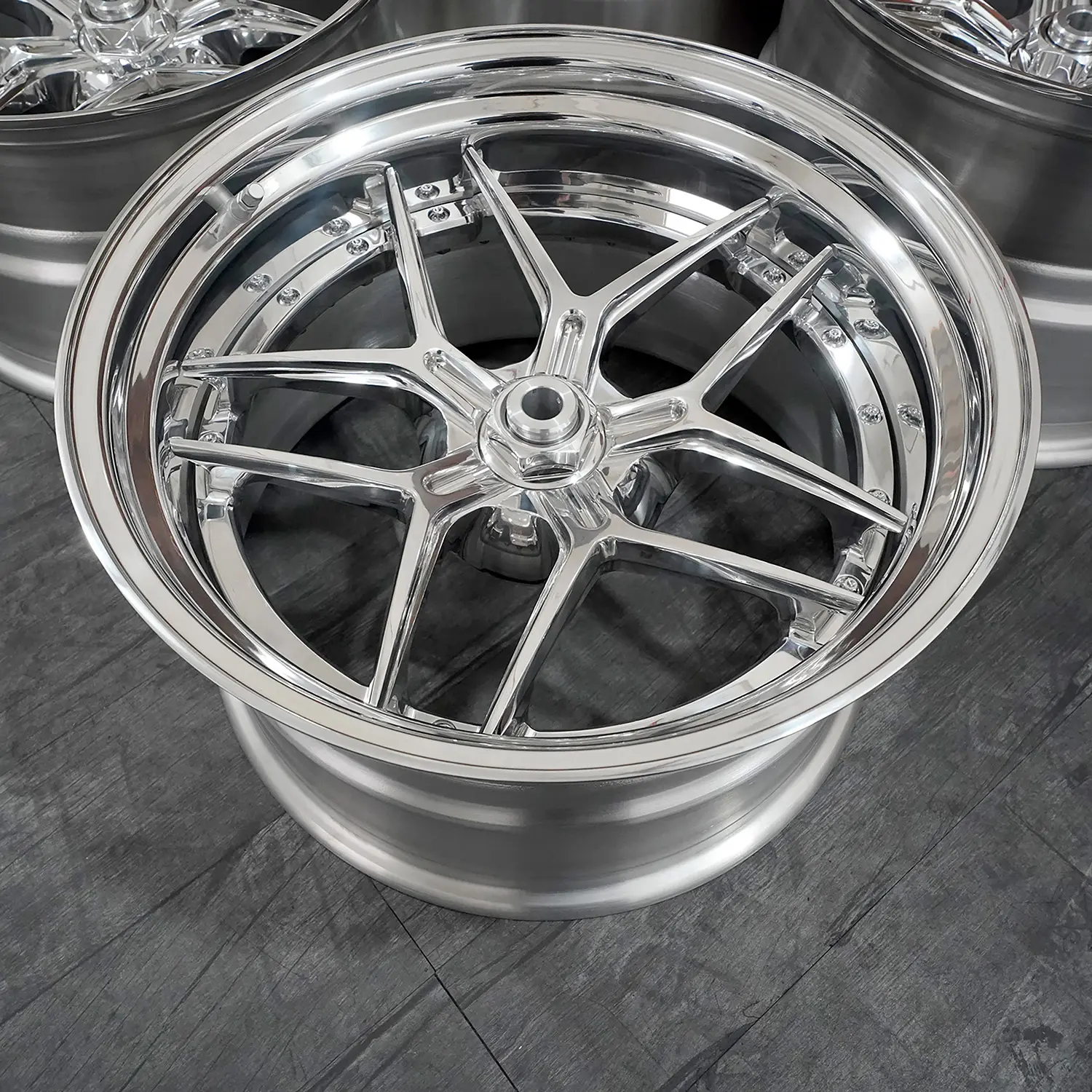 Custom 17 18 19 20 21 22 23 24 26 Polished 3 Piece Rim Center Lock Forged Wheel