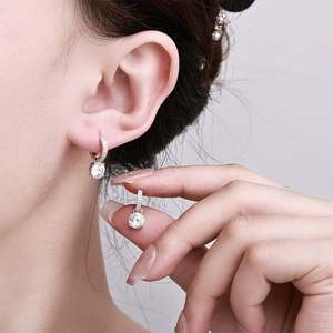 ต่างหูเงินแท้ S925 ประดับโมอิสซาไนต์ ขายส่งแบบคู่ ต่างหูแบบติดหู ดีไซน์หรูหราเบาๆ ต่างหูโมอิสซาไนต์ - Product Image 2