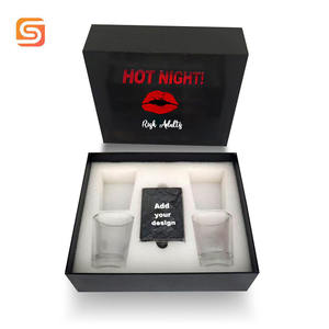 Fabricante personalizado papel negro impresión adultos pareja naipes beber fiesta juego de cartas con vidrio personalizado - Product Image 1