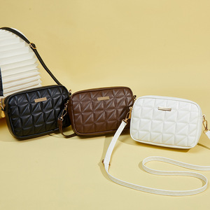 Sac bandoulière matelassé en cuir PU pour femme, petit format carré, pour téléphone, usage quotidien, couleurs blanc, noir, café, collection automne 2025 - Product Image 1