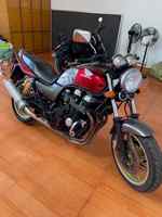 Moto Honda CB750 Vintage Rétro, Moteur 4 cylindres refroidi par air de 747 cm³, Moto Japonaise Iconique