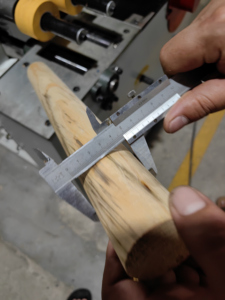 Machine à fabriquer des chevilles en bois, machine à rouler et à arrondir les barres rondes et les baguettes de batterie - Product Image 6