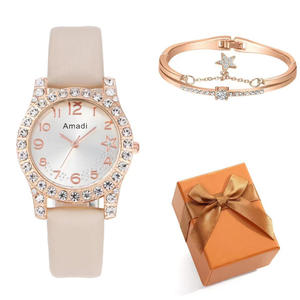 Amadi Montres décontractées à quartz de luxe pour femmes Nouveau boîtier rond simple et léger avec bracelet en cuir allié Cadran à breloques Coffret cadeau Ensemble de cinq - Product Image 5