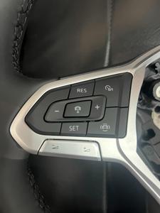 Volante Deportivo de Cuero y Fibra de Carbono en Oferta, Compatible con Volkswagen <span class=keywords><strong>Golf</strong></span> <span class=keywords><strong>7</strong></span> GTI <span class=keywords><strong>Golf</strong></span> <span class=keywords><strong>R</strong></span> MK4 <span class=keywords><strong>5</strong></span> 6 <span class=keywords><strong>7</strong></span> 8 Polo GTI <span class=keywords><strong>R</strong></span> <span class=keywords><strong>Line</strong></span> - Product Image 6