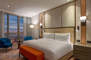 Proyecto OEM de Muebles Personalizados para Dormitorios de Hotel: Estructura de Cama King de Madera Duradera y Juego de Colchón con Cabecero Tapizado y Mesitas de Noche - Product Image 4