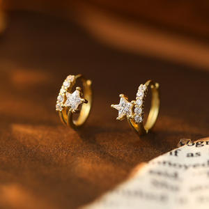 Vente en gros de boucles d'oreilles créoles en argent sterling 925 boucles d'oreilles huggies en zircon étoile Boucles d'oreilles cercles polyvalentes plaquées <span class=keywords><strong>gola</strong></span> 18 carats pour femmes - Product Image 5