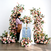 Ensemble de fleurs géantes en soie et de plantes décoratives populaires en gros, fleurs artificielles en rose, décoration d'arche de mariage sur scène