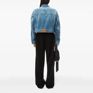 <span class=keywords><strong>Veste</strong></span> <span class=keywords><strong>en</strong></span> <span class=keywords><strong>jean</strong></span> bleu classique personnalisée pour les femmes éco-responsable délavé décontracté Streetwear bouton de camionneur à la mode automne hiver - Product Image 2