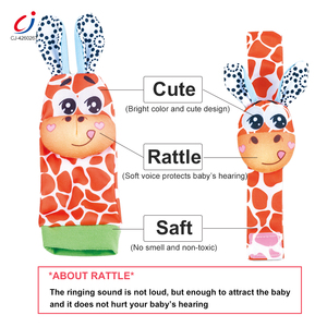 Chengji Ensemble de chaussettes <span class=keywords><strong>pour</strong></span> bébés <span class=keywords><strong>et</strong></span> hochets de poignet, jouets en peluche doux à motifs animaux colorés de dessins animés, <span class=keywords><strong>pour</strong></span> l'éveil sensoriel <span class=keywords><strong>et</strong></span> le calme - Product Image 3
