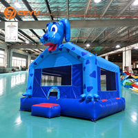 Château gonflable Ceyu avec figurine tête de chien et grande plateforme de jeu pour la location par des entreprises d'animation