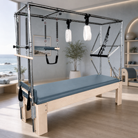 Table trapèze Cadillac en bois d'érable bleu ardoise, avec pieds monobloc antidérapants, pour maisons contemporaines et studios de club