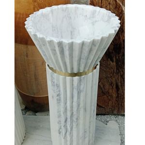 Lavabo Pedestal de Mármol Moderno con Diseño Escultórico Acanalado, Lavabo de Piedra Tallado a Mano para Sobreponer con Acabado de Diseño y Desagüe de Almacén - Product Image 3