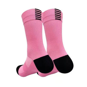 Chaussettes de cyclisme en maille à séchage rapide – Durables, mi-mollet, respirantes pour la course, l'entraînement et les sports de plein air - Product Image 4