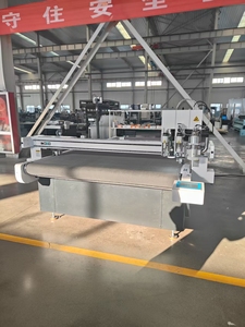 Máy cắt giấy tự động dao kéo rung 1625, kiểu chữ <span class=keywords><strong>V</strong></span>, năng suất cao 120m/phút, điều khiển CNC PLC, dùng cho giấy, vinyl, nỉ - Product Image 3