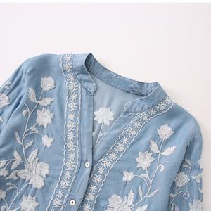 Camisa de Seda con Cuello en V y Flores Bordadas Personalizada para Mujer 2025, Camisa Delgada de Mezclilla - Product Image 3