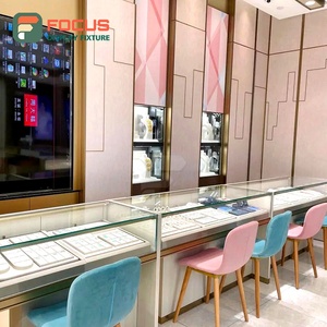 Vitrine de présentation de bijoux en bois avec éclairage LED haut de gamme, présentoir de luxe pour bijoux - Product Image 1