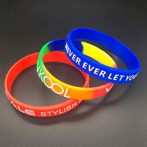 Bracelet en silicone avec logo personnalisé, couleurs sérigraphiées pour événements et promotions - Product Image 5