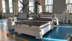 Machine de fraisage CNC à 3 axes à changement d'outil automatique de haute précision pour le travail du bois et la fabrication de meubles avec options de taille de travail personnalisables - Product Image 2