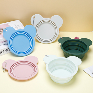 Bol de voyage en silicone personnalisable pour animaux de compagnie avec un design mignon d'ours, mousqueton léger pour la randonnée - Product Image 4