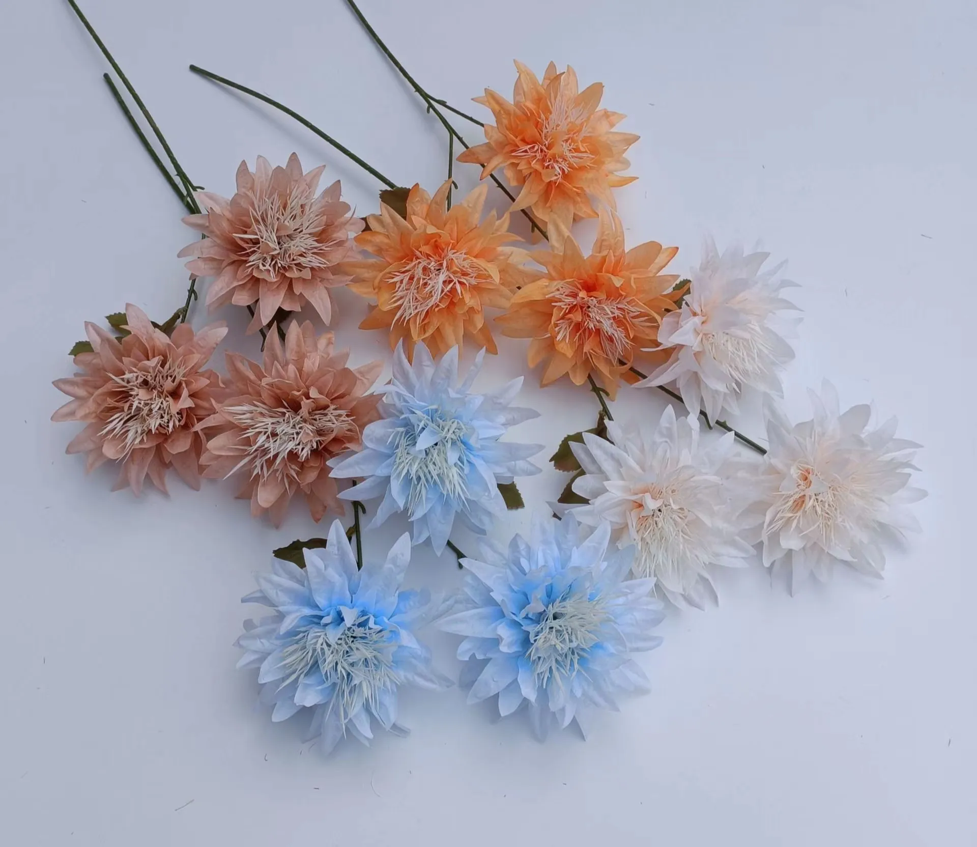 ดอกไม้ทะเล3หัวแบบจำลองกรงเล็บขนาดใหญ่ดอกเบญจมาศห้องโถงงานแต่งงานการจัดดอกไม้วัสดุตกแต่งดอกไม้