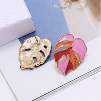 Boucles d'oreilles tendance en métal émaillé coloré en forme de feuille, clous d'oreilles en or pur, bijoux à la mode pour femmes 2021