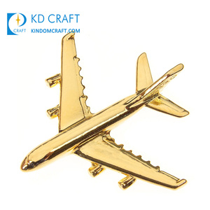 Épinglette décorative personnalisée en alliage de zinc en forme d'avion, badge en émail souvenir d'aviation, épinglette d'avion, épinglette de revers de compagnie aérienne pour vêtements - Product Image 4