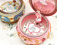 Boîte à musique de carrousel européen rose en résine cadeau bleu rose sur mesure pour la décoration de la maison de vacances