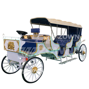 Calèche électrique sans chevaux avec carrosserie blanche et finitions dorées pour usage touristique - Product Image 1