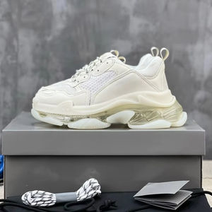 Zapatillas de correr de diseño lujoso de alta calidad para hombre, estilo retro casual. Zapatos deportivos 3.0 con suela gruesa para caminar. - Product Image 1