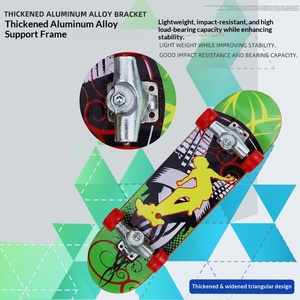 Mini-skateboards de table créatifs et professionnels, petits et abordables, pour fêtes, cadeaux et jouets. - Product Image 3