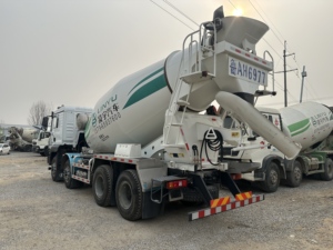 Camion malaxeur à béton SHACMN M3000S neuf en stock, 12/14 mètres cubes, moteur Weichai, configuration 8x4, moteur et boîte de vitesses haute performance - Product Image 2