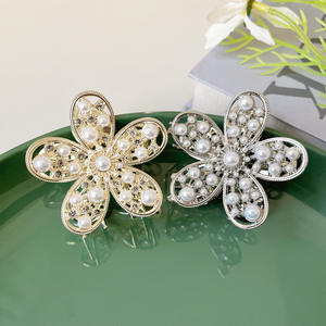 Elegante Pinza para el Cabello con Perlas Francesas y Flores, Accesorio para el Cabello con Diamantes de Imitación, Venta al por Mayor - Product Image 1