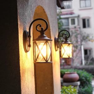 عمود إنارة كهربائي خارجي للحدائق، إضاءة المناظر الطبيعية 2/<span class=keywords><strong>2.3</strong></span>/2.8 متر، مقاوم للماء بمعيار IP65، إضاءة LED دافئة بيضاء للشوارع والساحات - Product Image 3