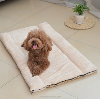 Accessoires de lit pour animaux de compagnie de lit de grotte de chat pliable de conception anti-dérapante rayée